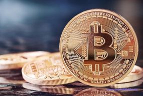 大跌13%！比特币盘中跌破52000美元!